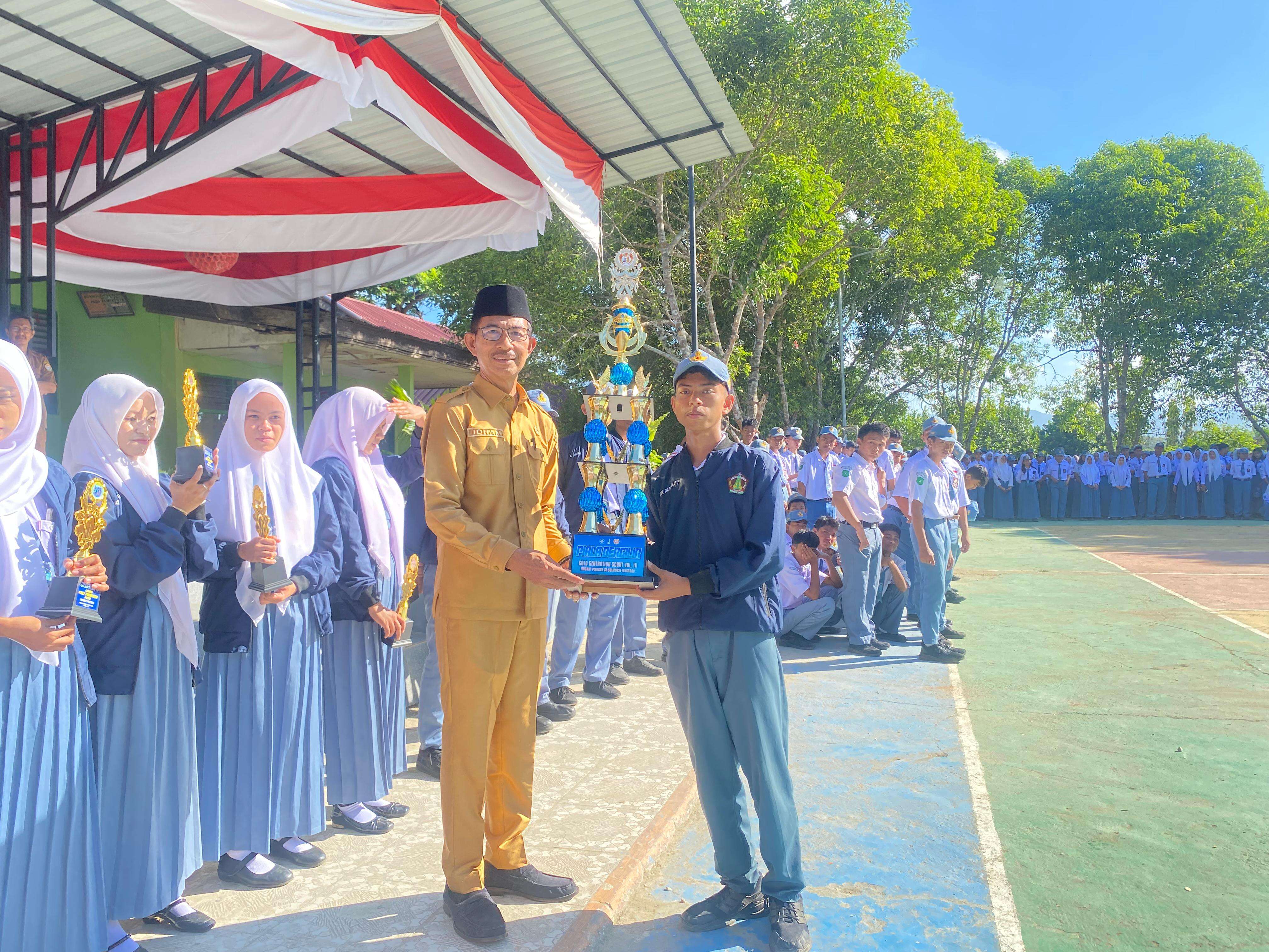 Penyerahan Piagam dan Piala Gold Generation Scout Vol. 3 Pramuka Wonua Sakti